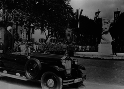 Die Rheinland-Befreiungsfeier am 20. Juli 1930: Reichspräsident Hindenburg   vor der "Rhenania"